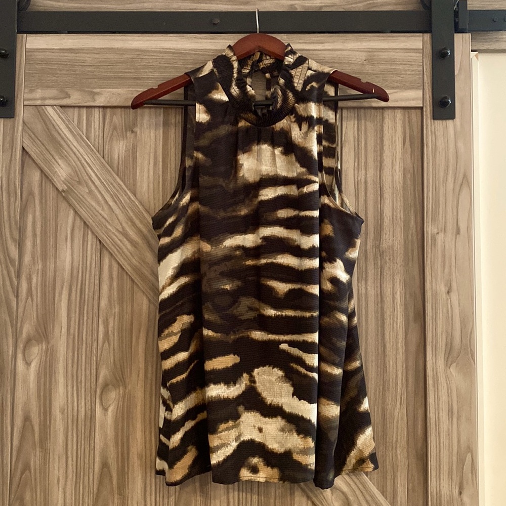 Women’s Sleeveless Blouse